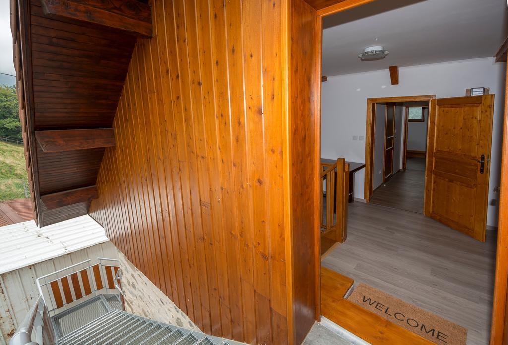 Le Carnival Bed & Breakfast Laval  ภายนอก รูปภาพ