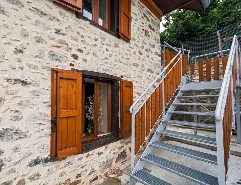 Le Carnival Bed & Breakfast Laval  ภายนอก รูปภาพ